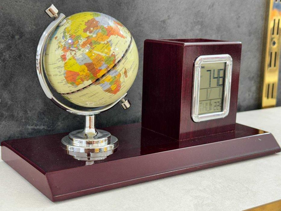 Настольный набор для офиса — часы, глобус, подставка