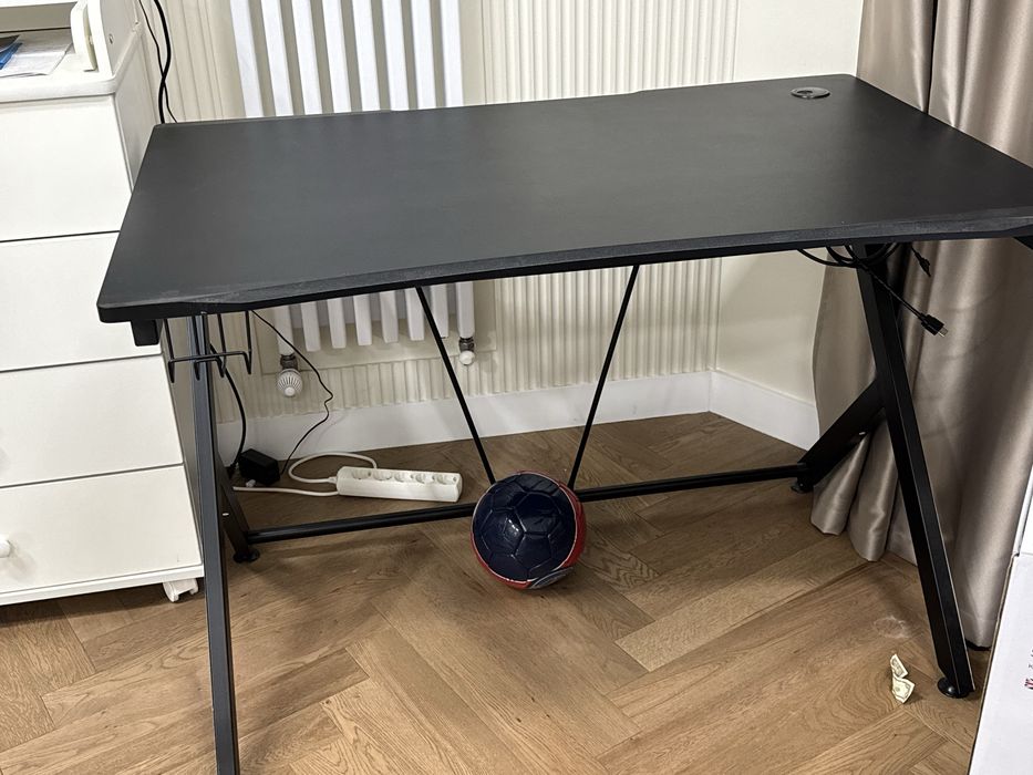 Стол настольный, для компа) продам