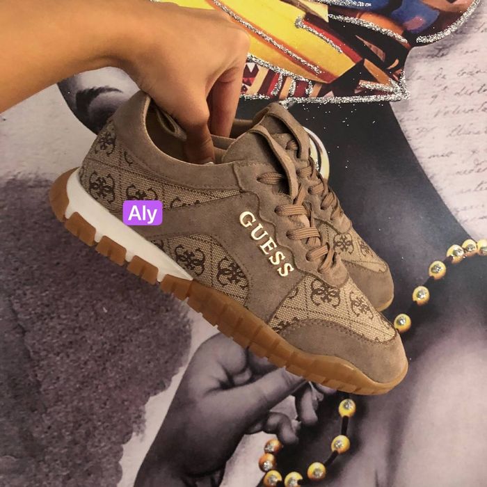 Gentuțe dama si adidasi unisex