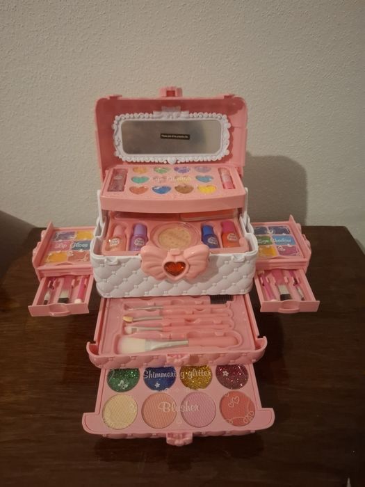 Trusa machiaj fete