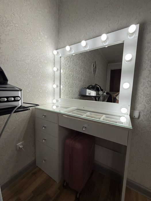 Столик визажиста