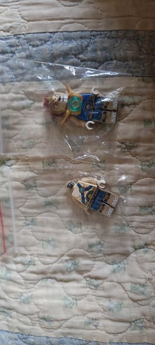 Продам фигурки и журнал