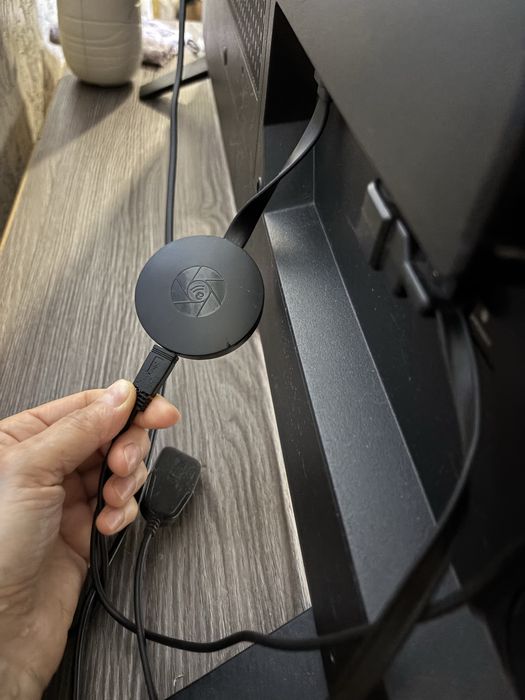 Продам бу телевизор Philips с Google Chromecast