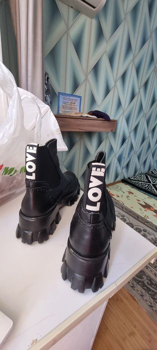 Продам осенние ботинки