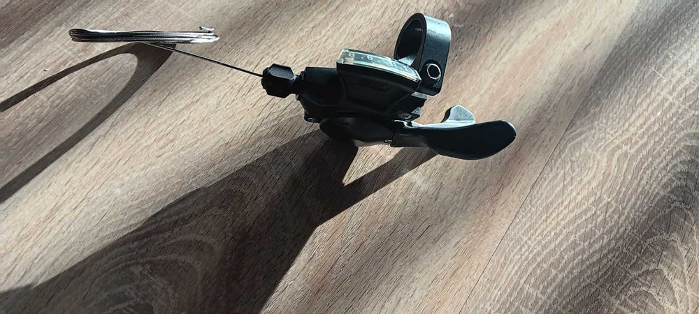 продавам команда шимано дясна 8 скорости,по4ти нова