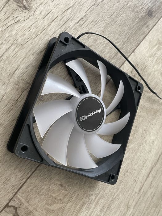Кулер для процессора DeepCool // Кулер для корпуса Huntkey