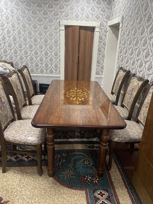 Продается стол со стульями