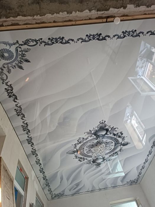 Натяжной потолок и оргстекло