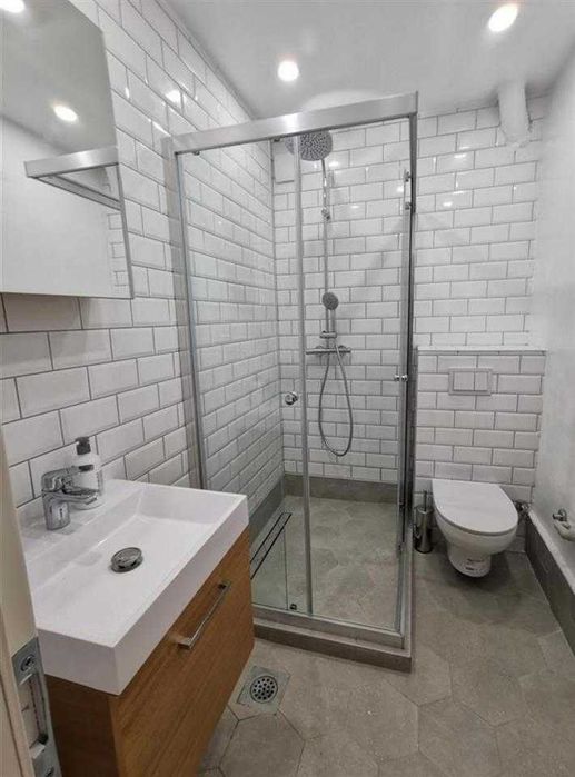 Дава се под наем Двустаен апартамент в Бургас, Център - 65 кв.м за 255 € - Снимка #3