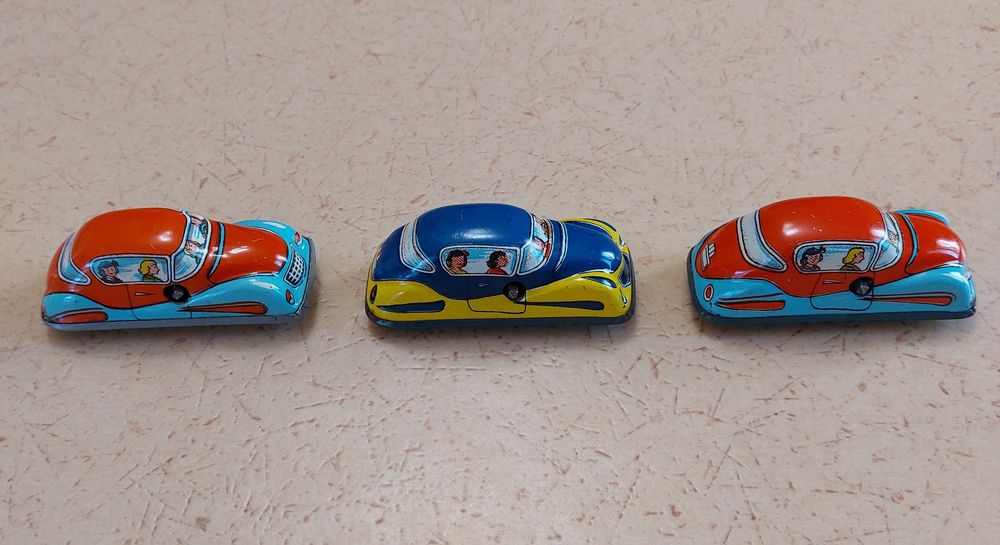 Стари ламаринени колички