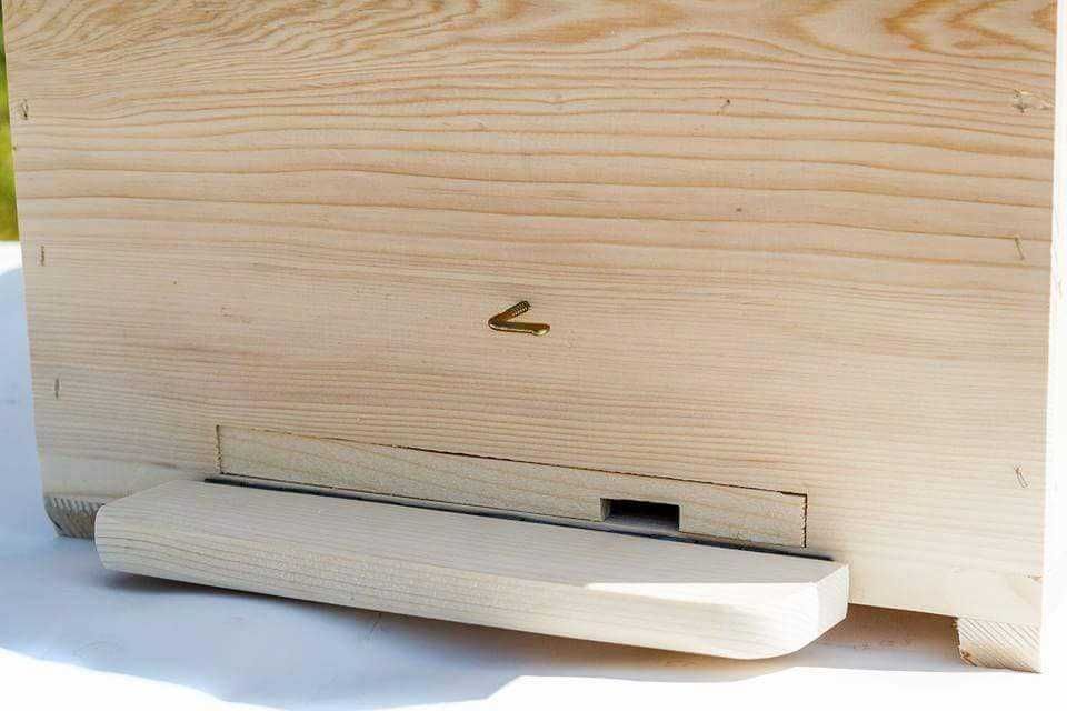 Stupi și subansamble apicole de vânzare - stupi orizontali, verticali