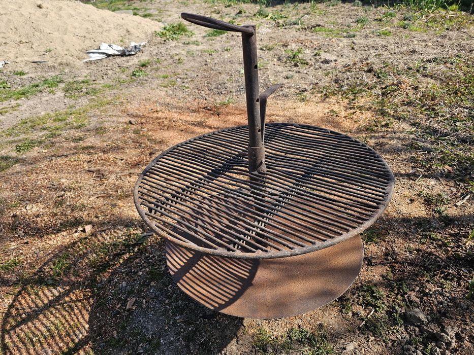 Vând Grătar cu Disc, din Fier Gros, Reglabil pe înălțimi