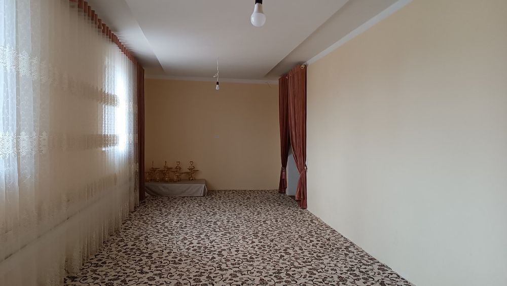 Уй сатылады 6 сотокли, 4 болели, таза бийик фундаментли жер уй.