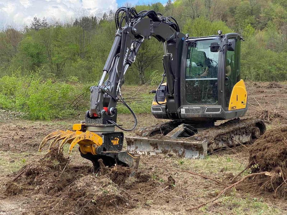 Почистване на имоти с верижен багер