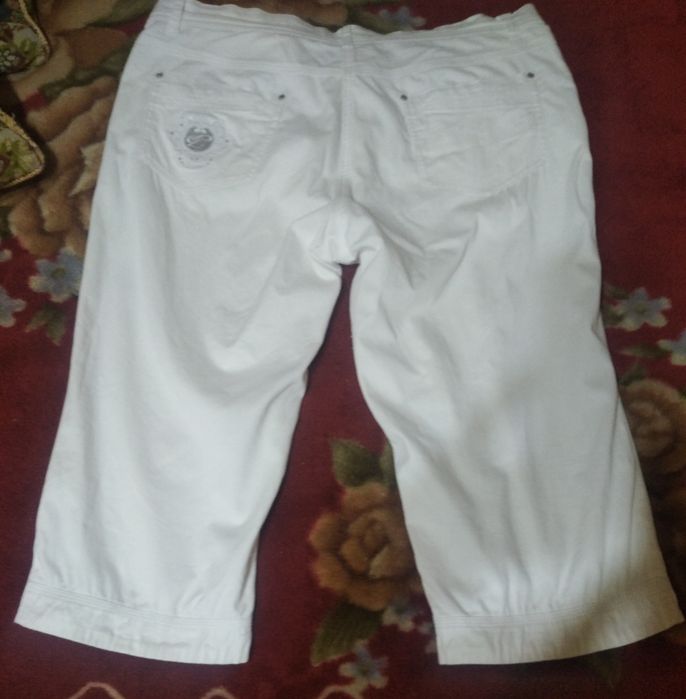 Капри фирменный, лёгкие,б/у,54-56размер,35000сум..