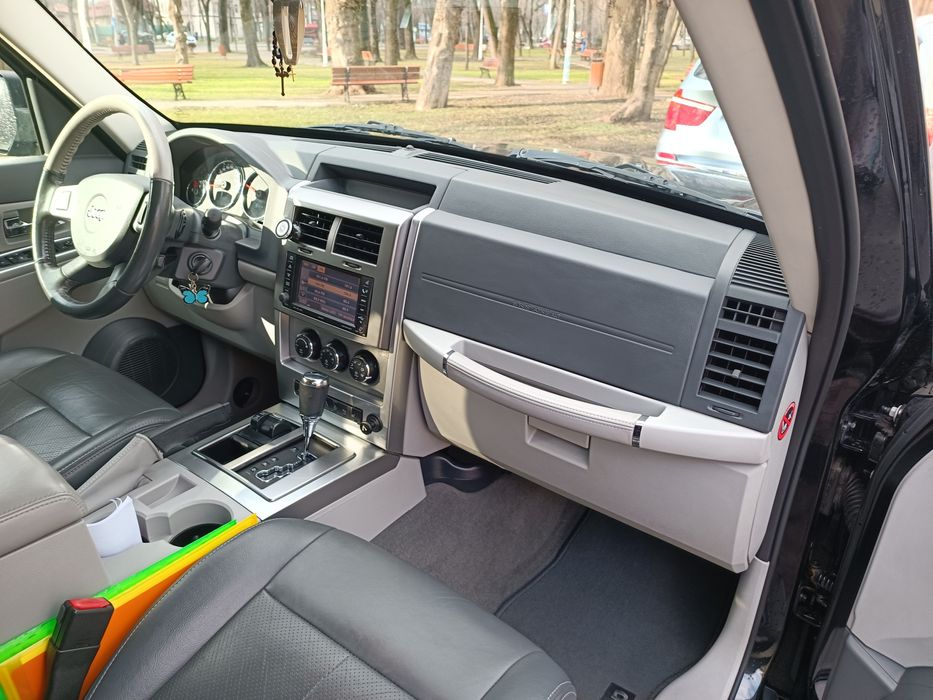 Jeep Cherokee 2.8 CRD    Mașina Nu a Rulat în România