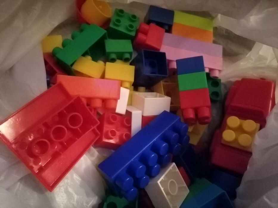 конструктор небольшой пакет, пирамидка, машинки для малышей, черепашка