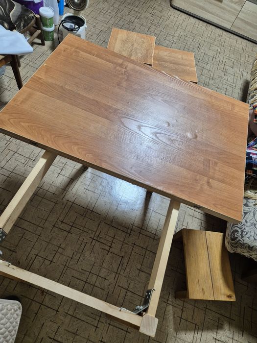 Кухонный комплект стол с табуретами