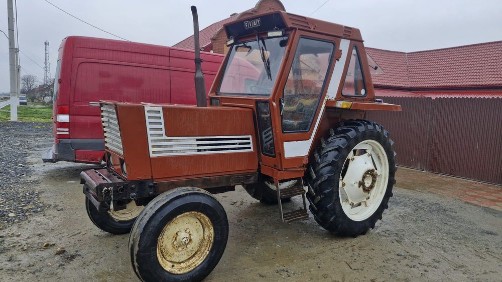 Vând tractor  fiat 780