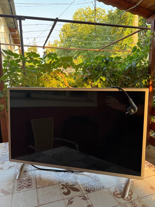 Монитор модел LG