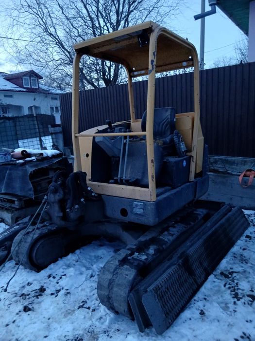 Vând mini excavator Volvo EC25