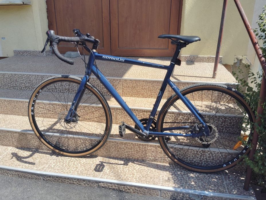 Vând bicicletă Gravel Serious Gravix One
Cadru aluminiu marime 58 cm
Furca aluminiu