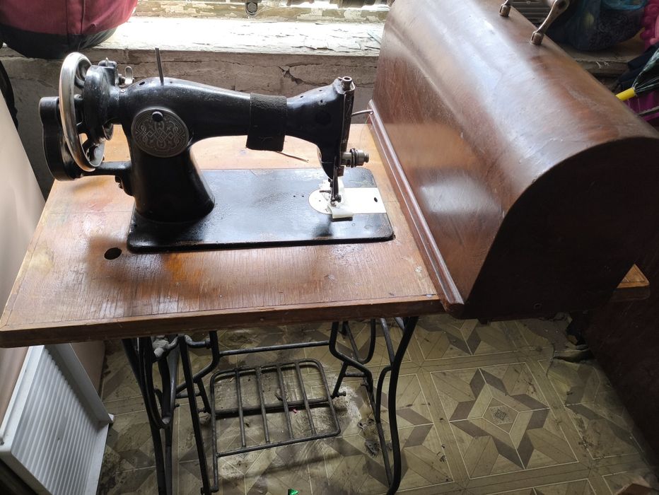 Швейная машинка ручная 15000  и ножная 20000 в хорошим и в рабочем сос