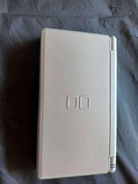 продавам Nintendo ds lite