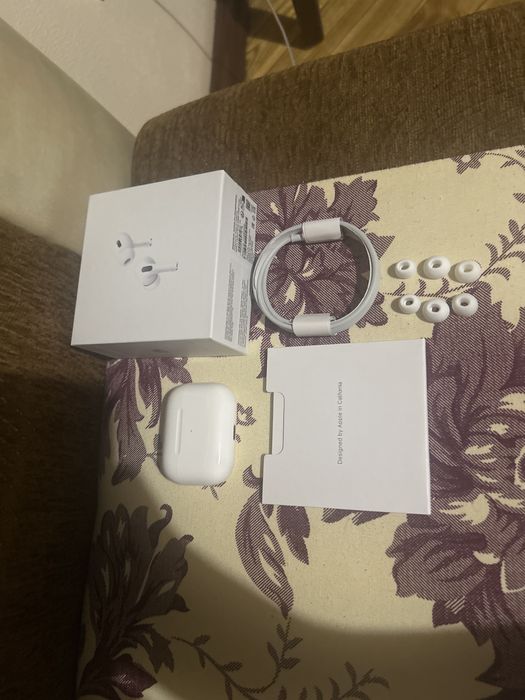 Продаю Airpods pro оригинал новые!