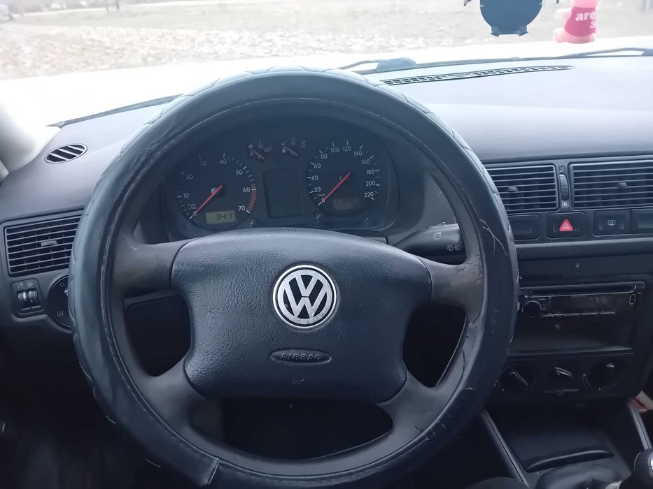 Mașină mica și ușoară de condus cu mici defecte