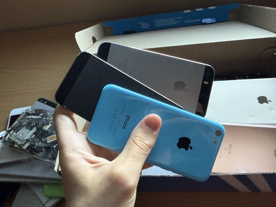 Всякакви iPhone за части
