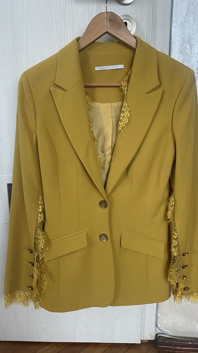 Сако в цвят горчица