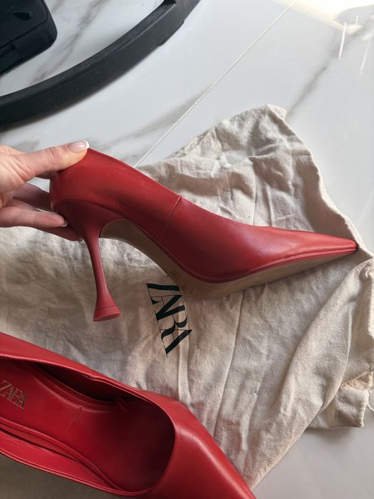 Обувки на висок ток Zara 39, червени, изключително удобни