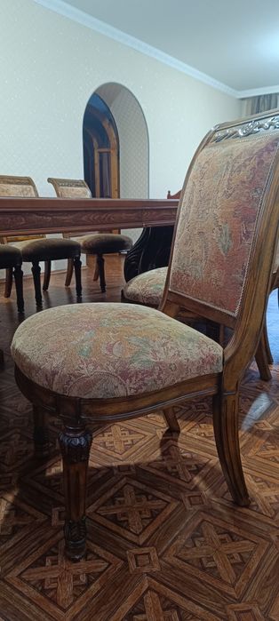 Стол и 12 стульев, гарнитур