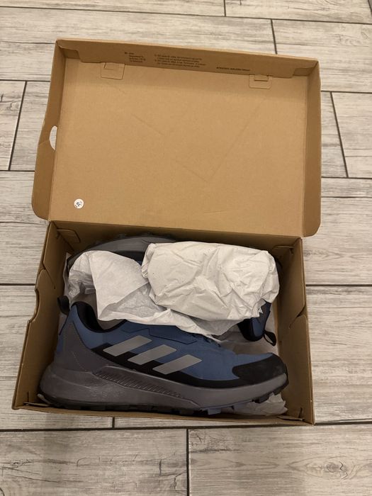 Нови обувки TERREX