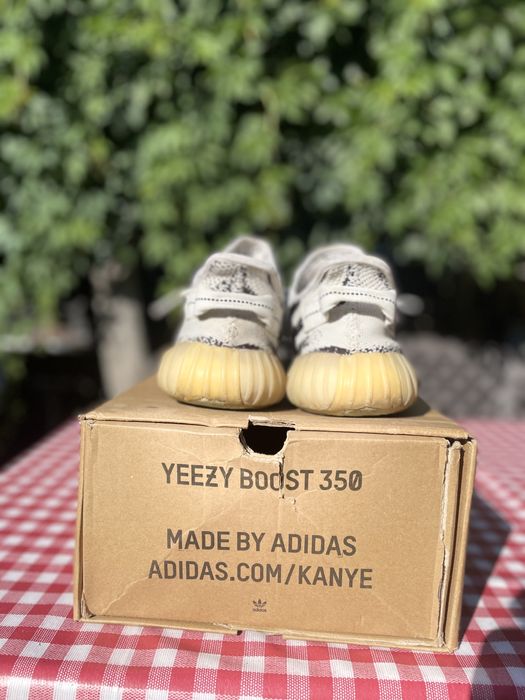 adidas Yeezy Boost 350 V2 Zebra