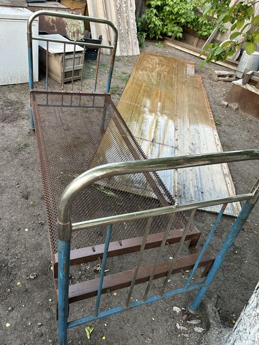 Кровать железная