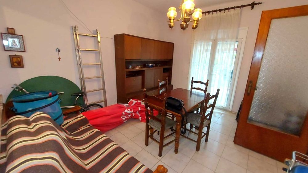 Продава къща с площ 79 м2 и двор 200 м2 в Аспровалта, Гърция