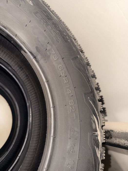 Продам 2 новых балона шипы