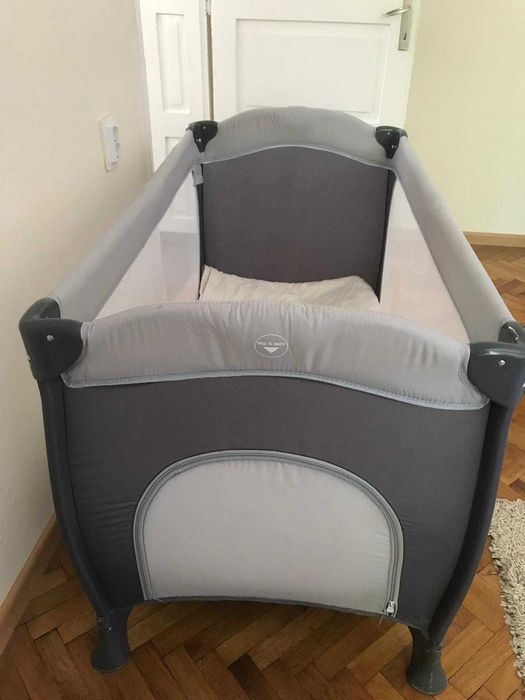 Детско легло с дунапренов дюшек.