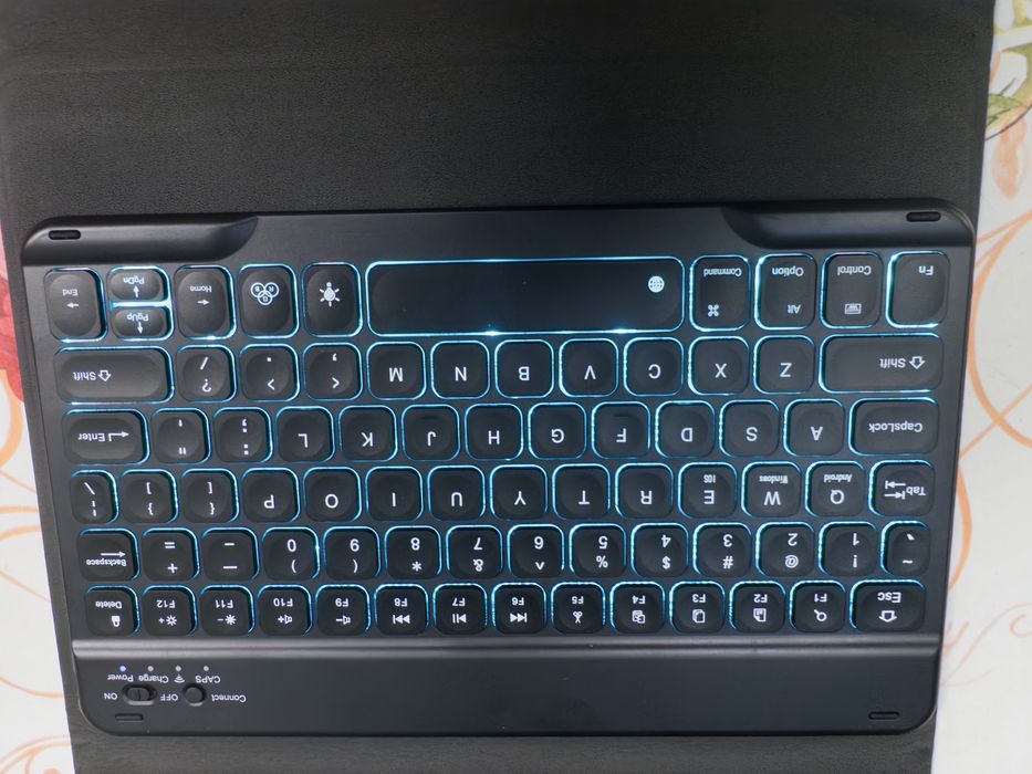 Husa cu Tastatura iPad Apple, Zoopie, pentru iPad 10.2" 7th Gen 2019 / 8th Gen 2020 / 9th Gen 2021, Wireless, Bluetooth, Iluminata LED
