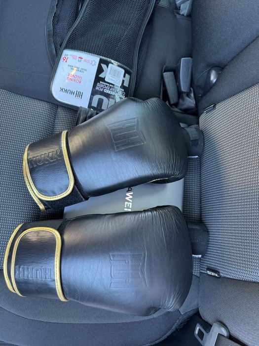 Боксерские перчатки