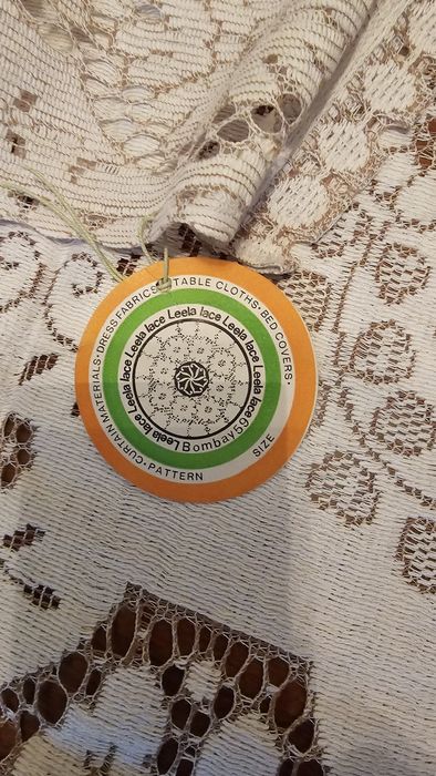 Ръчно плетена ковертюра за спалня, нови покривки за маса старо произв.