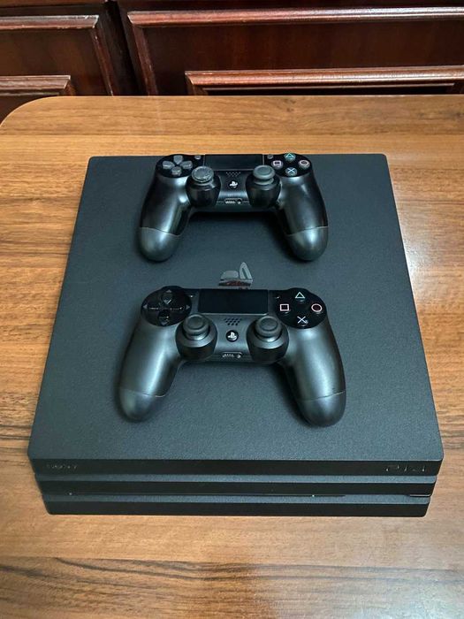 Продаётся PS 4 Pro 1 Tb с 2 оригинальными джойстиками