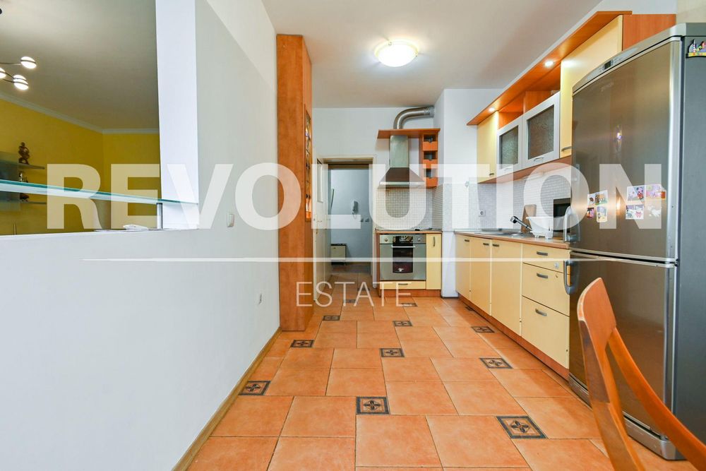 Дава се под наем Тристаен апартамент в София, Лозенец - 122 кв.м за 900 € - Снимка #5