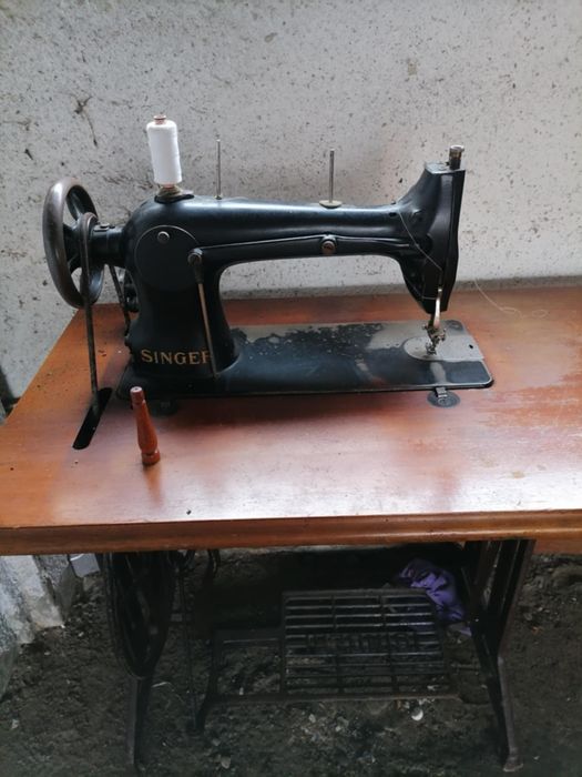 Masina de cusut Singer editia 15 full in stare buna!