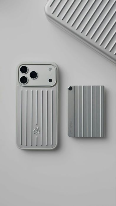 Rimowa Silver & Black Case - Iphone 17 Pro / Max