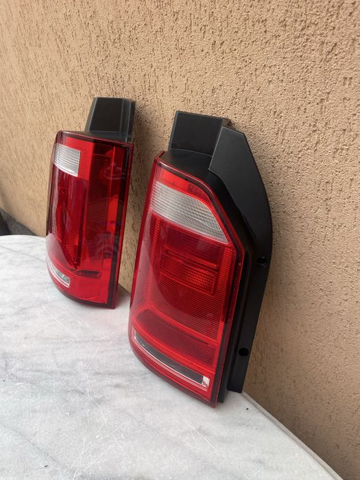 Lampa Tripla stop spate Stinga Dreapta VW Transporter T6 Hella 400 lei