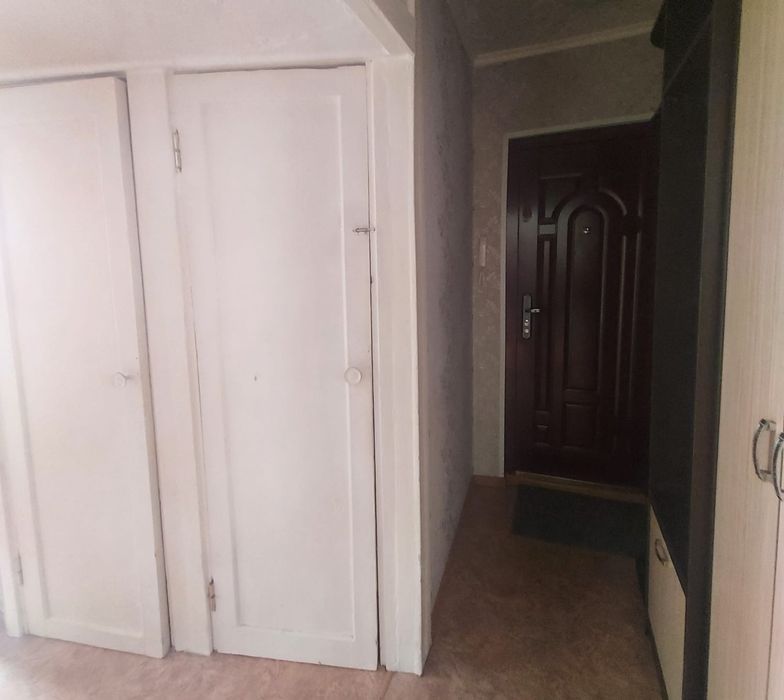 Продам двухкомнатную.   Авторынок.