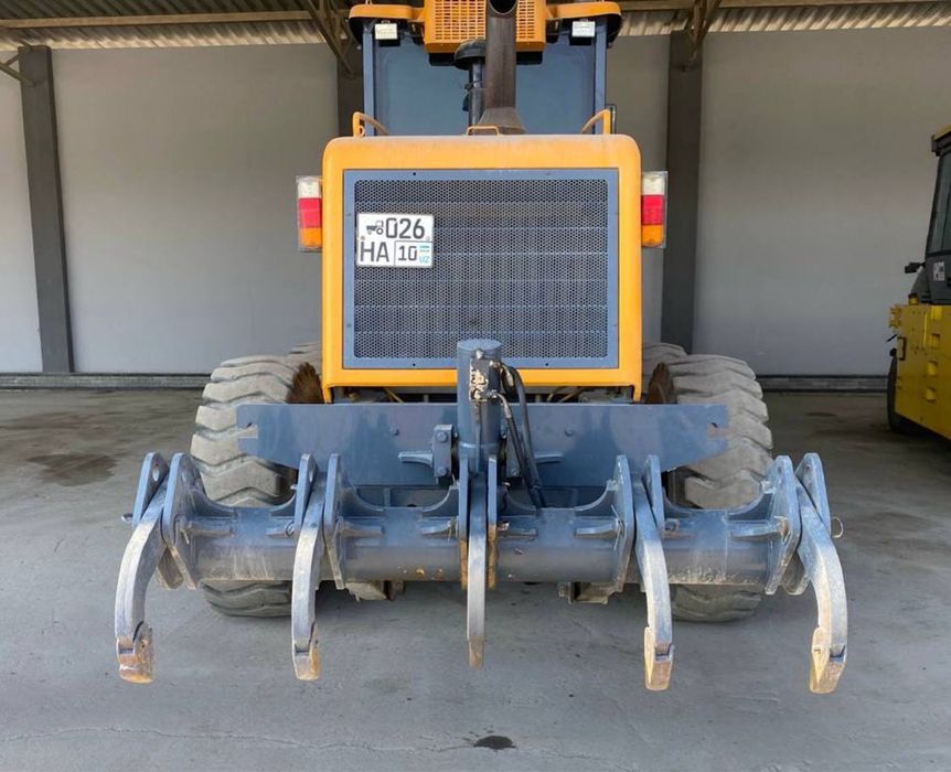 Грейдер XCMG 180 сотилади